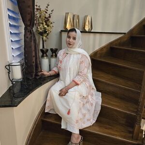 Meet your Posher, Juveria